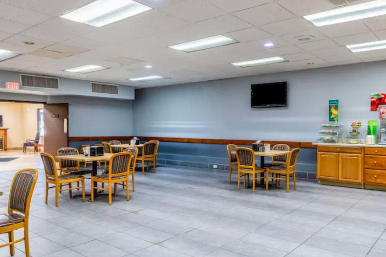 Quality Inn Newport Luaran gambar